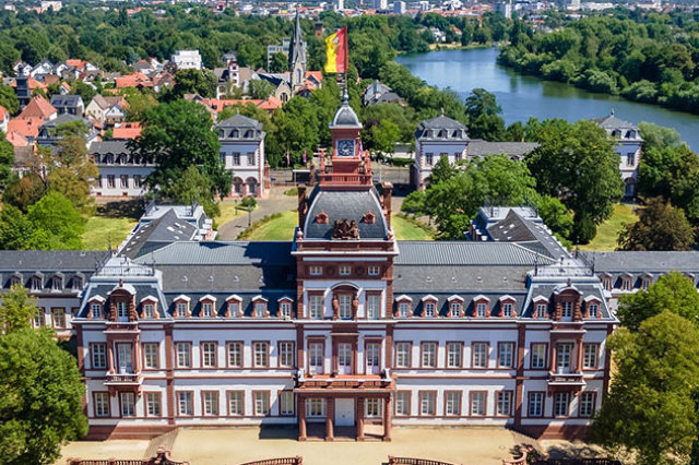 Schloss Philippsruhe Vom Park Aus_